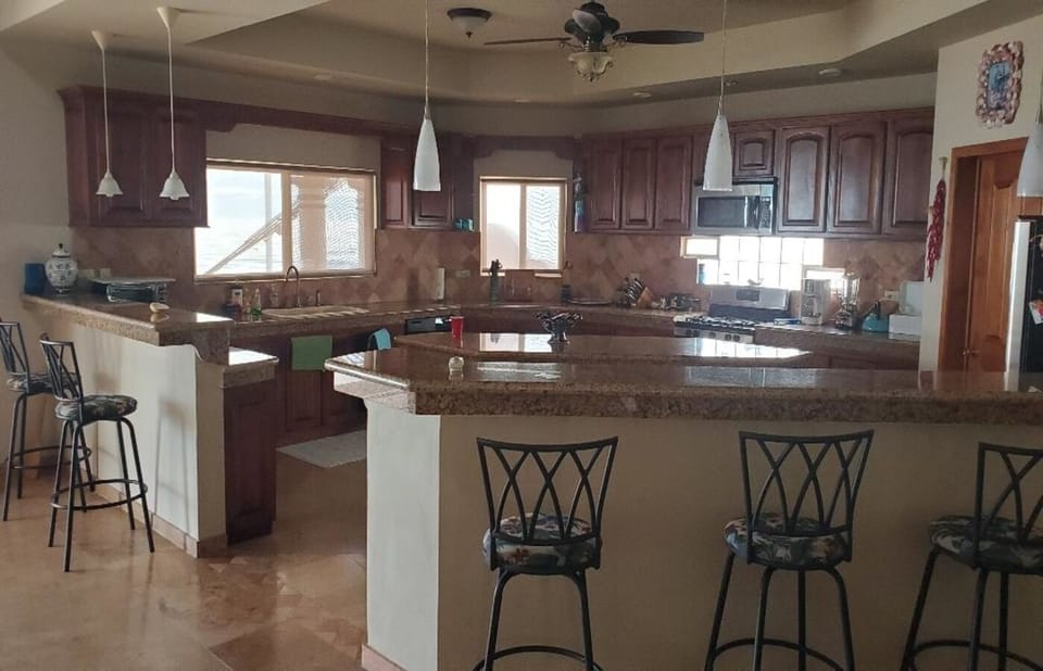 Extra Large Chef's Kitchen