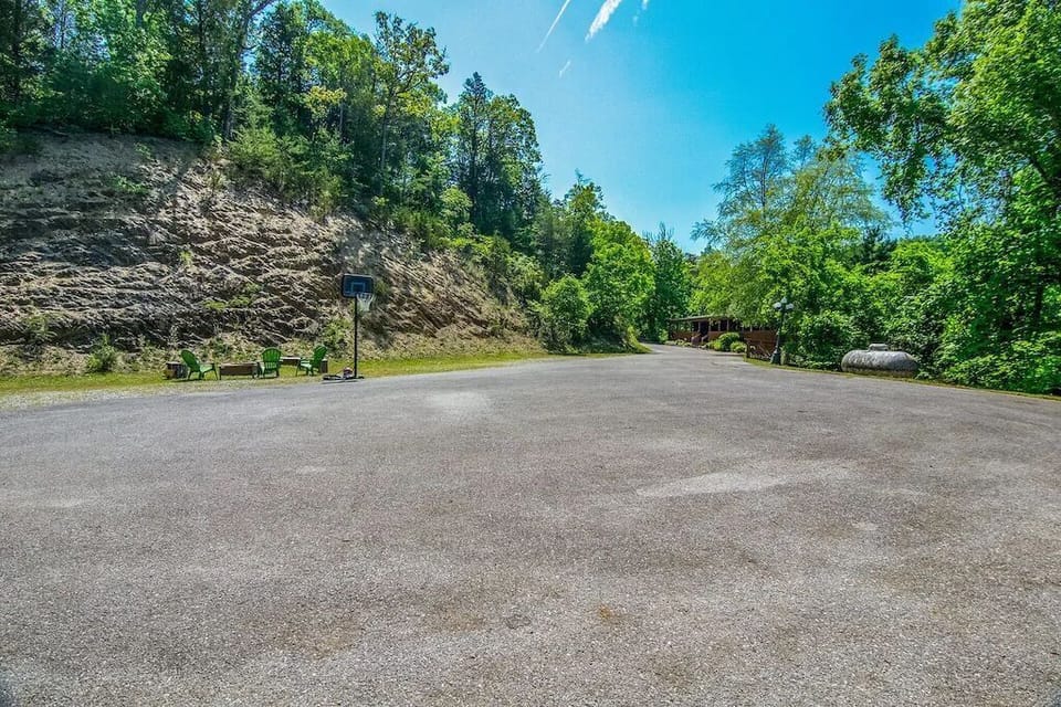 Extra Parking area- bring your boats and trailers!
