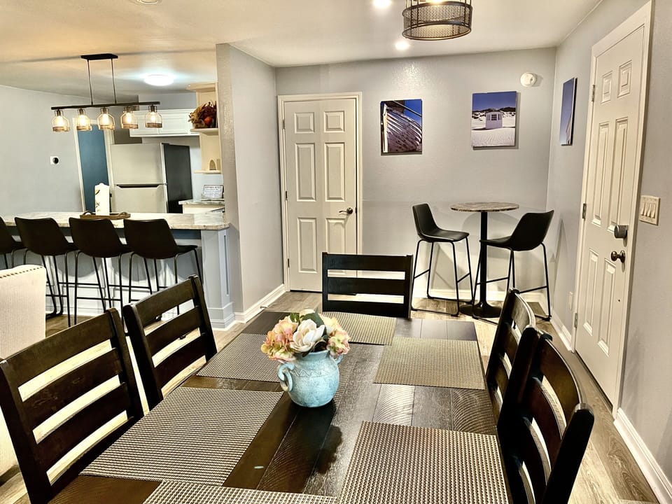 dining room table., beautiful dining area.