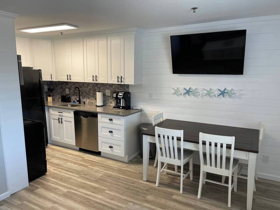 Beautiful Kitchen and Dining Area