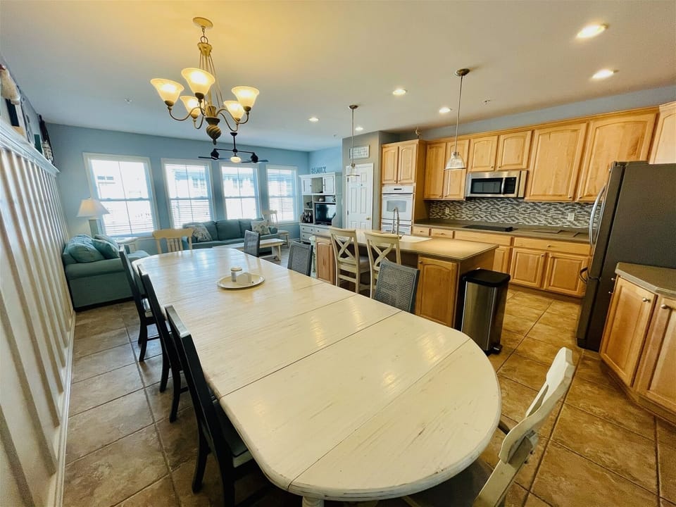Sunset Island 10 Corner Store Lane Kitchen and Dining Area