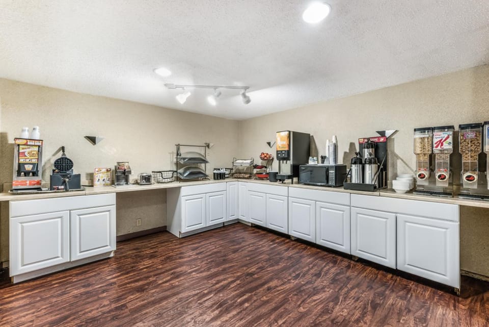 Dinner served, American cuisine