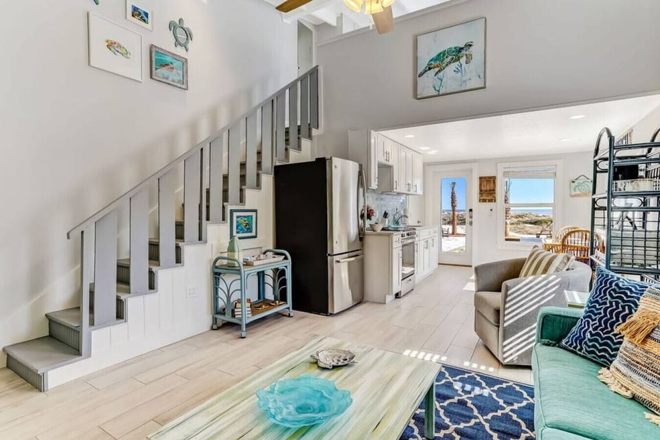 Open floor plan w/ocean views