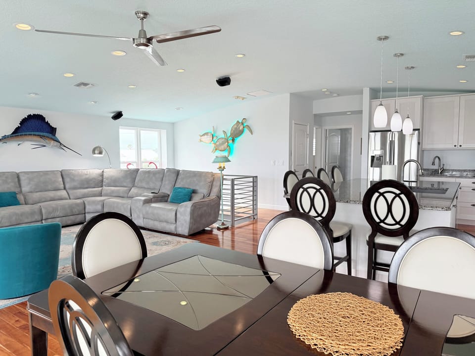 3rd Floor Living Area, Recliner Sectional Couch, Smart TV, Dining & Kitchen
