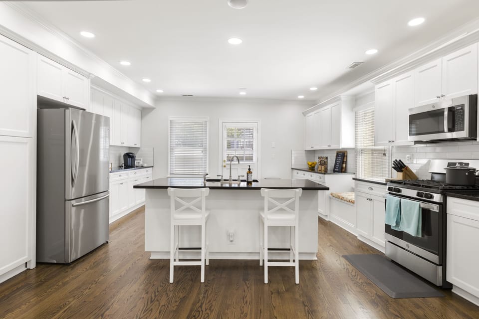 Newly renovated large kitchen 