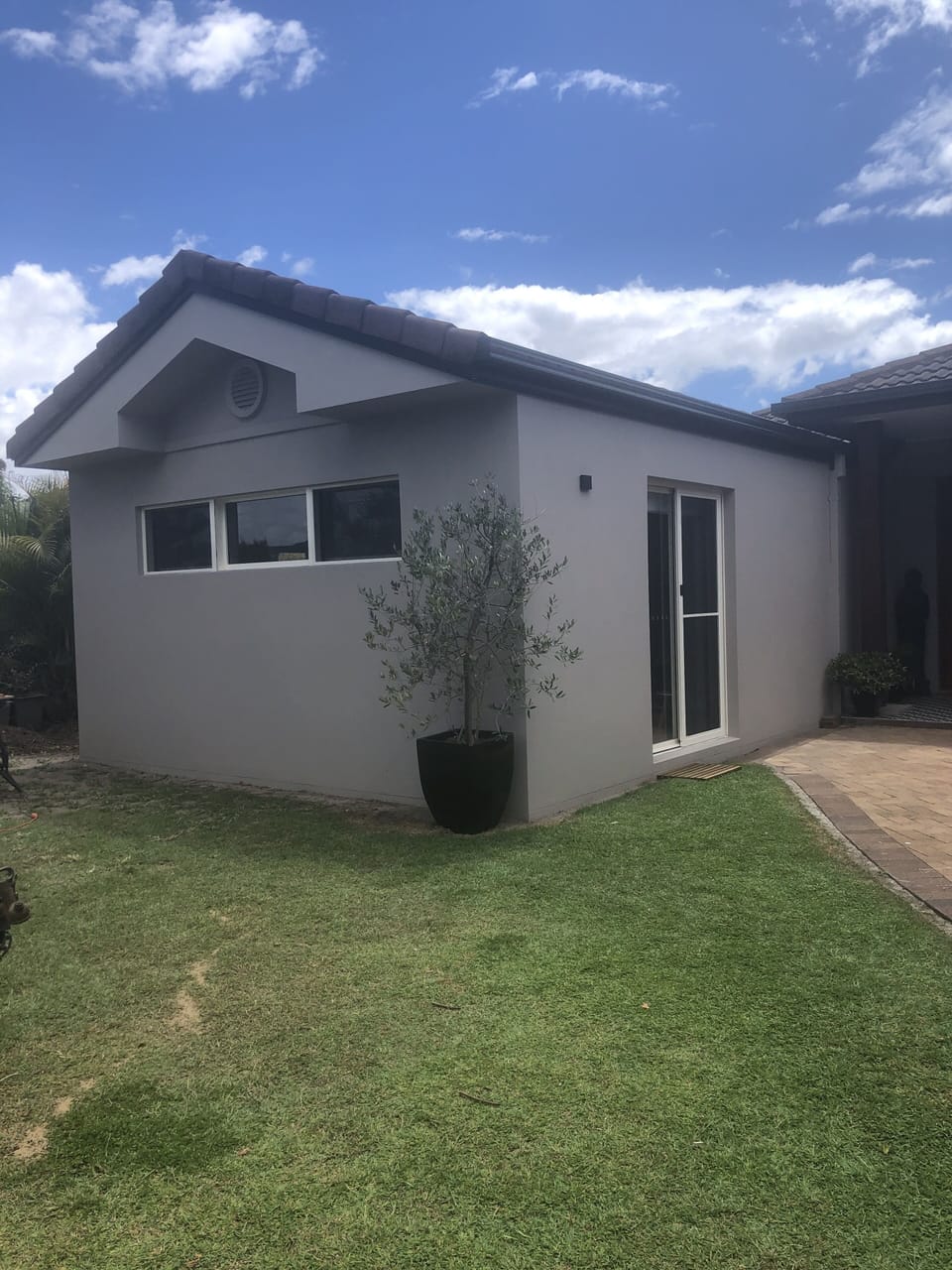 Self contained   studio apartment - own entrances