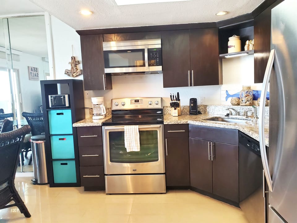 Kitchen - Granite Counters