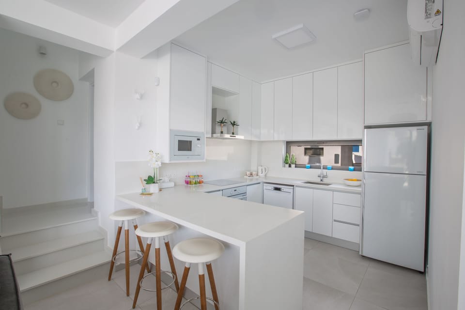 Kitchen with breakfast bar with seating for an extra 3 persons