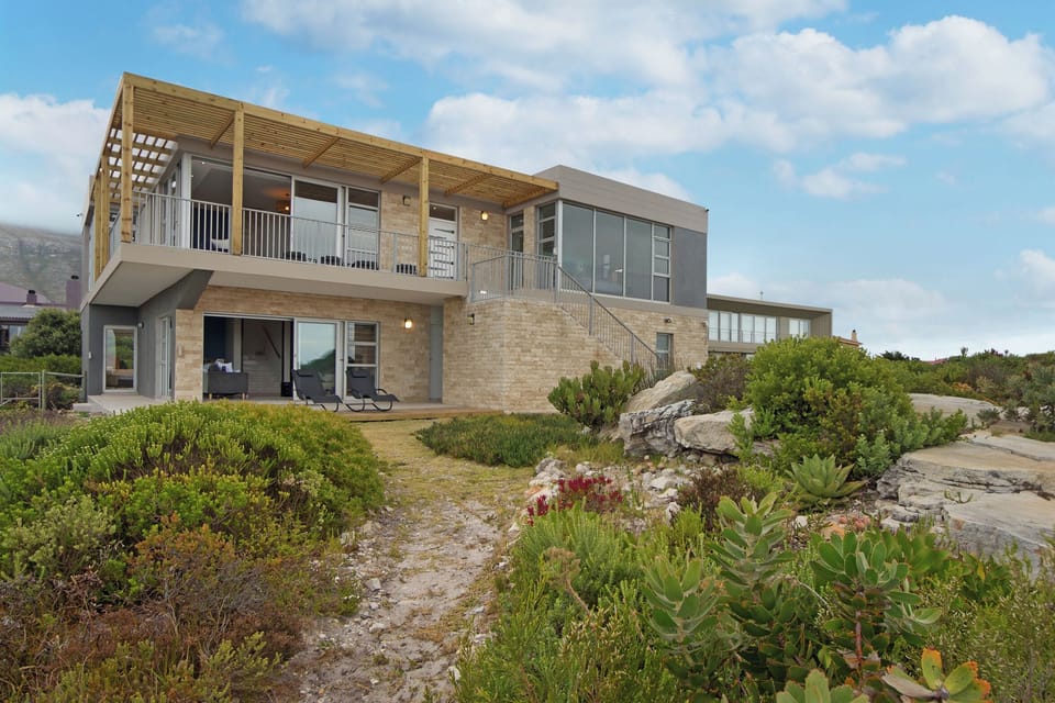 House (5 Bedrooms) | Interior