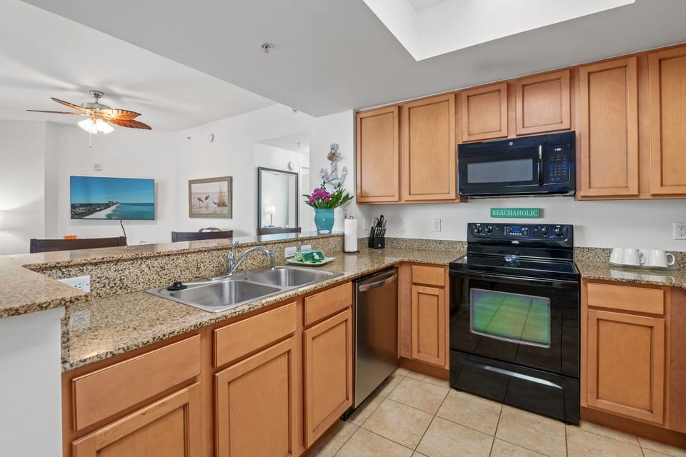 Spacious Kitchen with all the comforts of home, Granite counter tops.