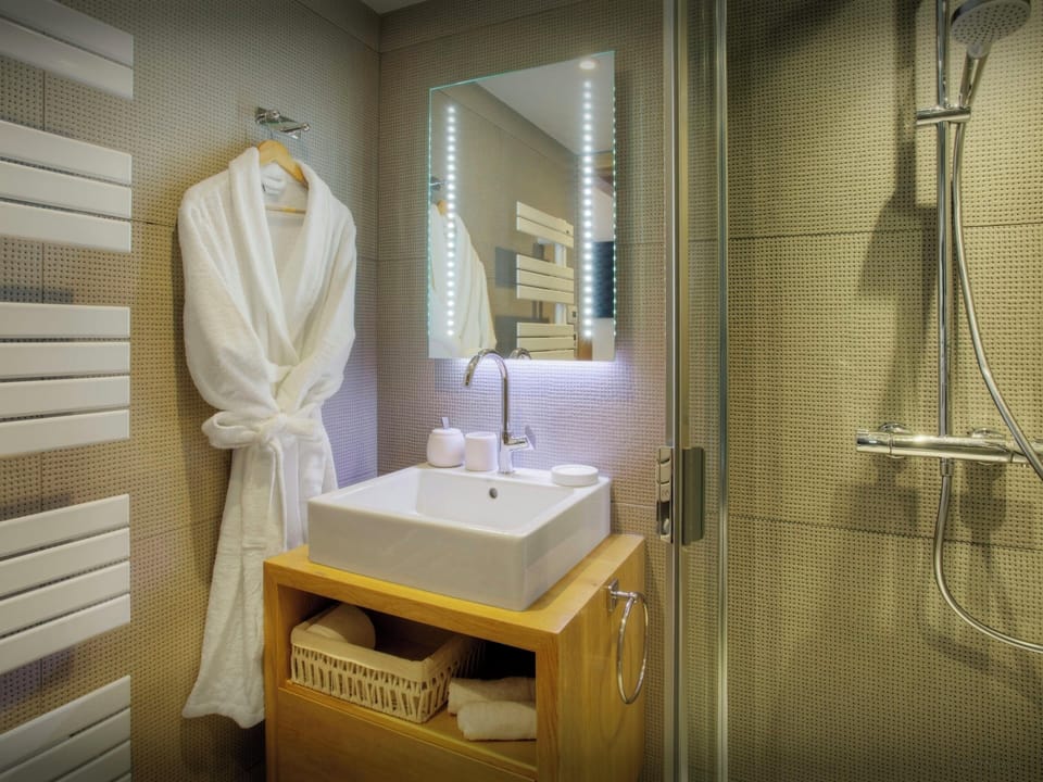 Bathroom - bedroom 3