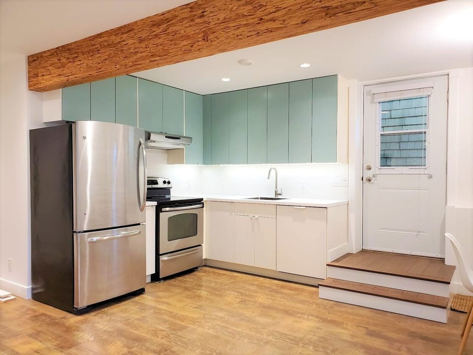 Full kitchen including dishwasher