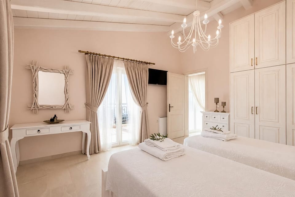 Twin bedroom with A/C and TV