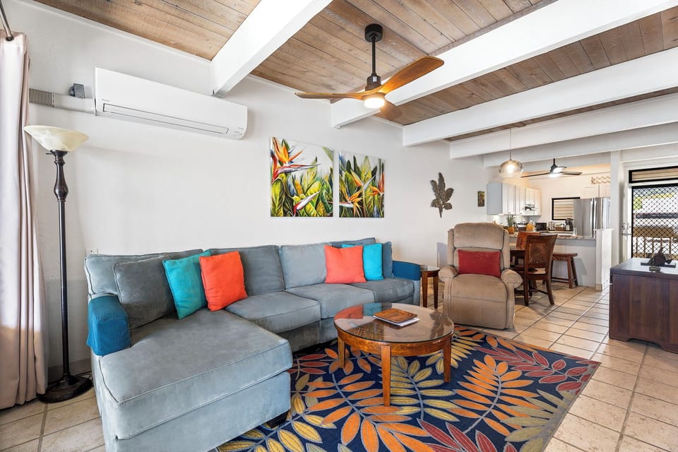 Lots of Comfy Seating in Living Room with Power Recliner 