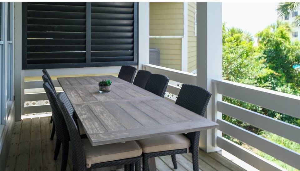Outdoor dining