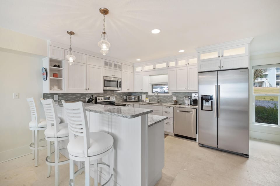 Kitchen, Breakfast Bar for 3