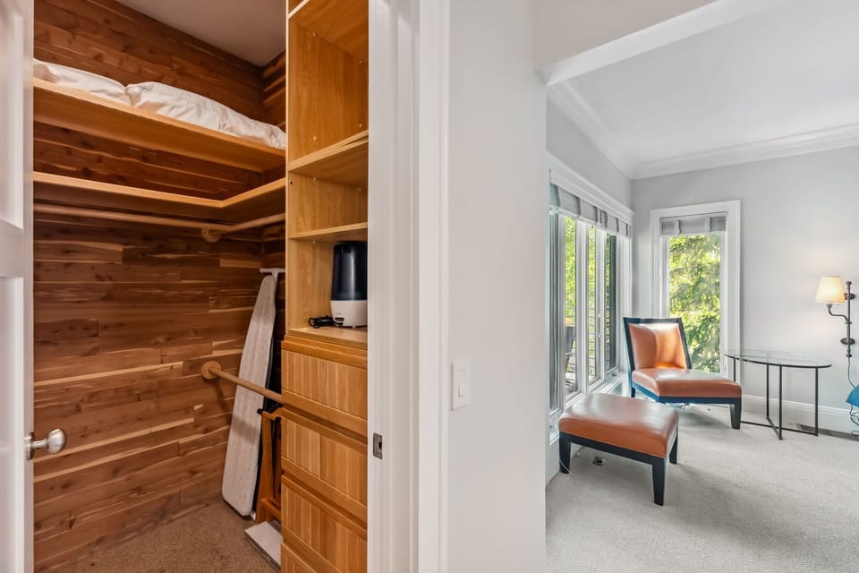 Condo (3 Bedrooms) | Property amenity