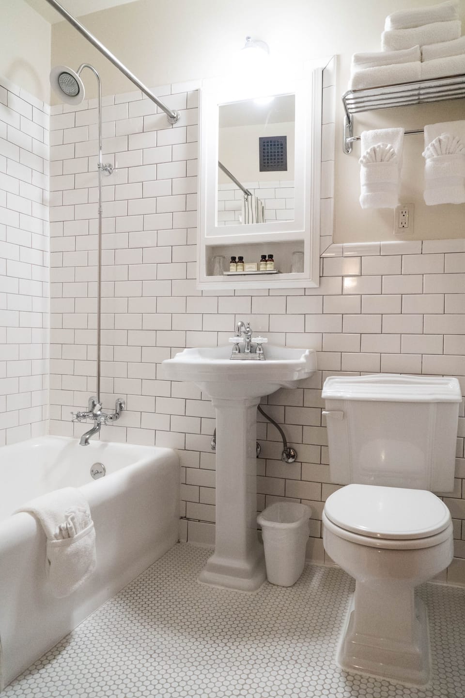 Combined shower/tub, deep soaking tub, rainfall showerhead