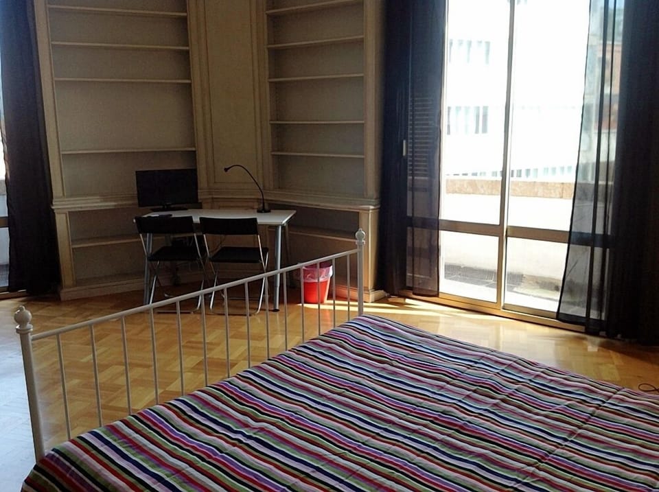 Desk, free WiFi