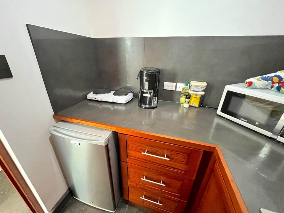 KITCHENETTE 