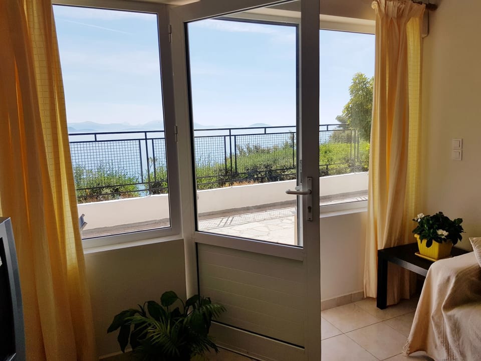 Door leading from Living Room onto Terrace