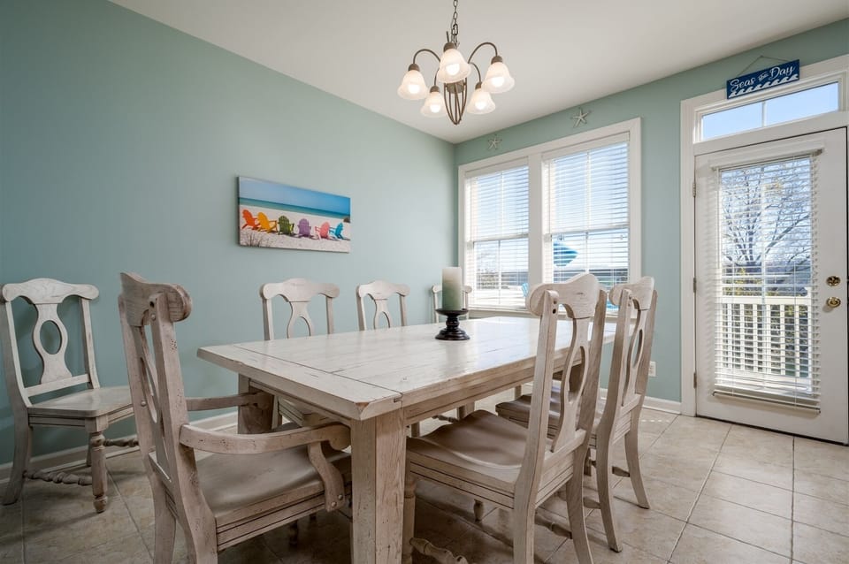 Perfect Dining Table for the Entire Family
