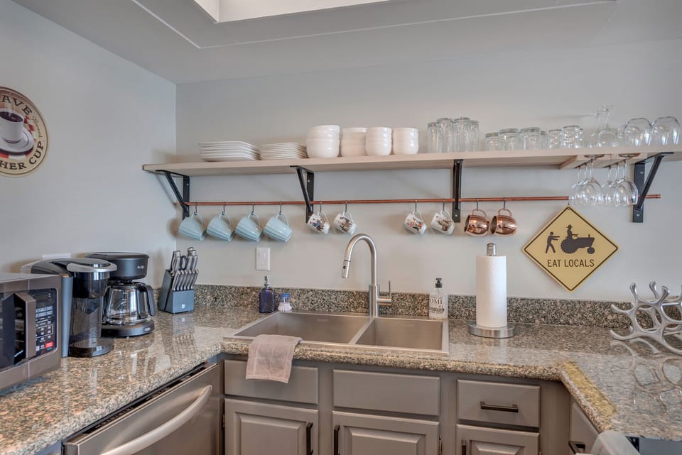 Kitchen equipped with all the essentials 