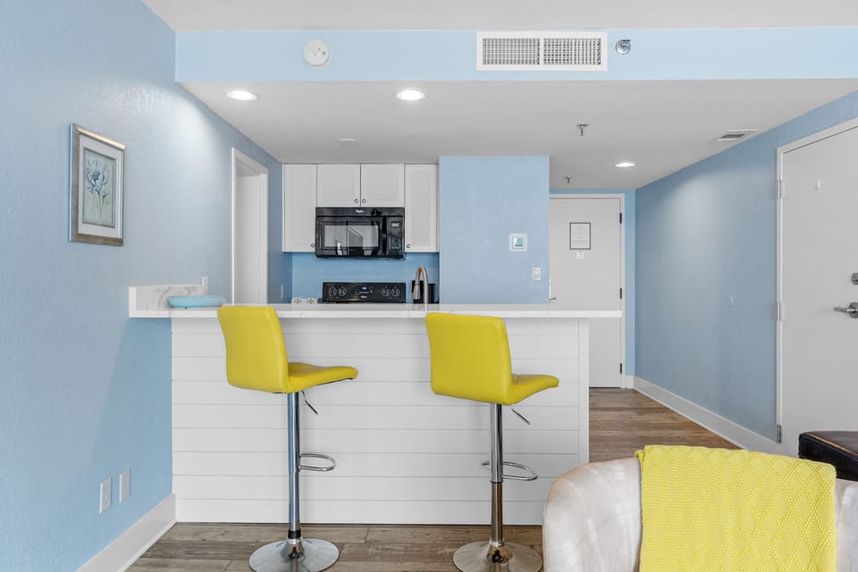 6570 Bayside Inn