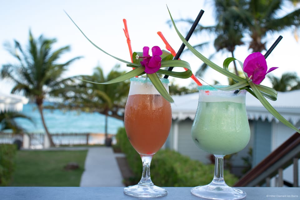 Poolside bar