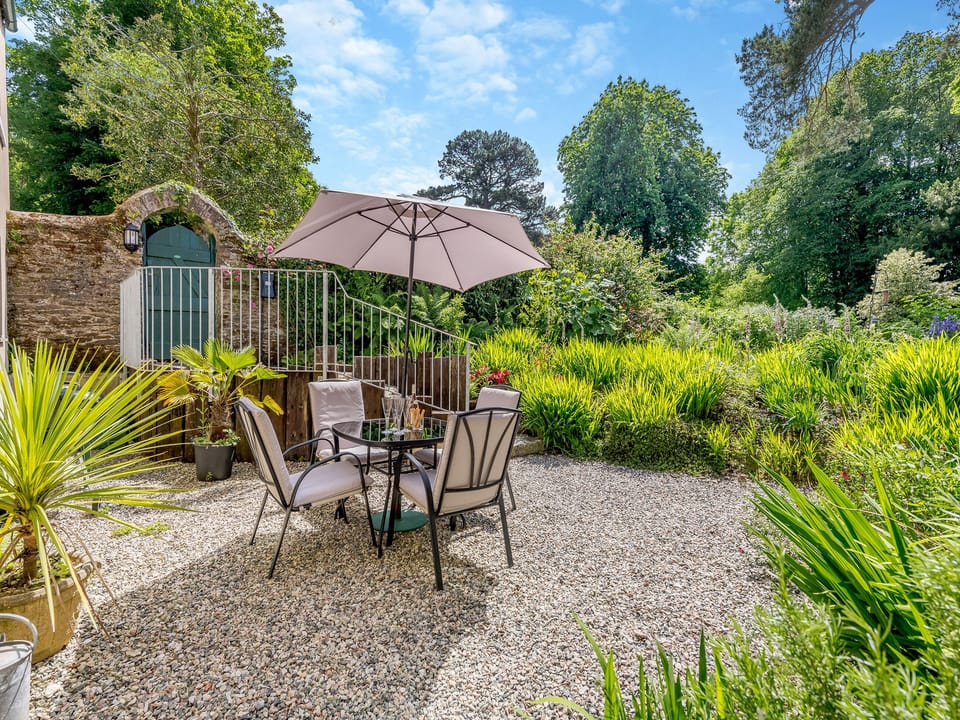 Sitting-out-area | South Wing Cottage, Rumleigh