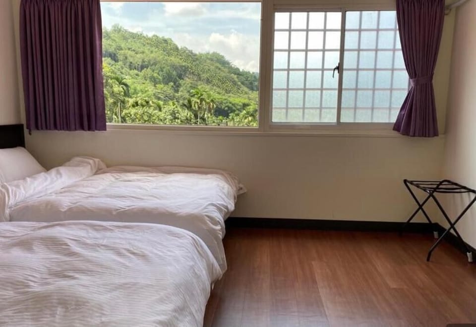 Premium bedding, desk, bed sheets