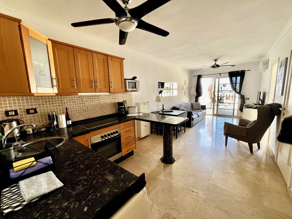 Kitchen lounge area
