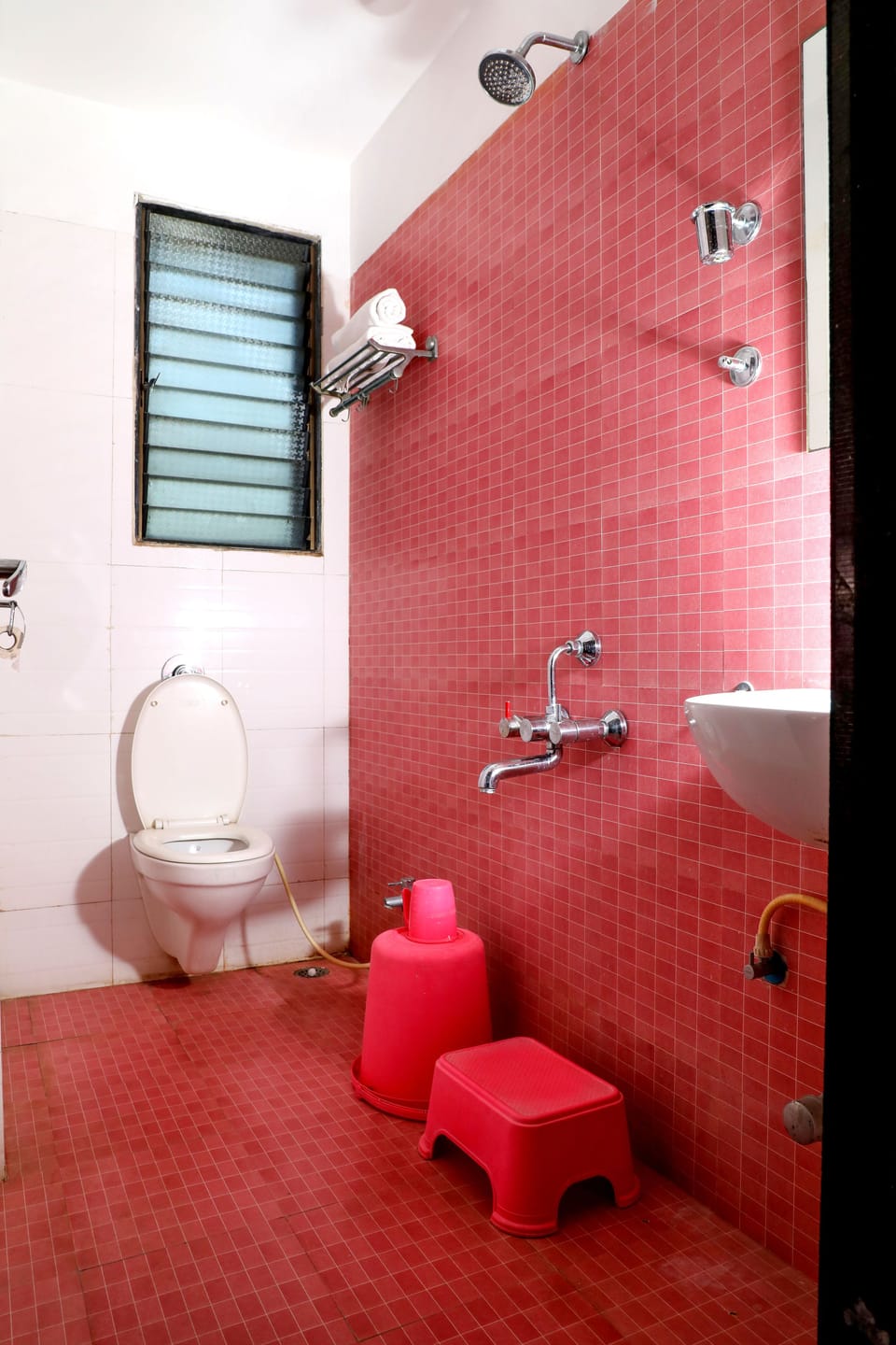 Shower, free toiletries