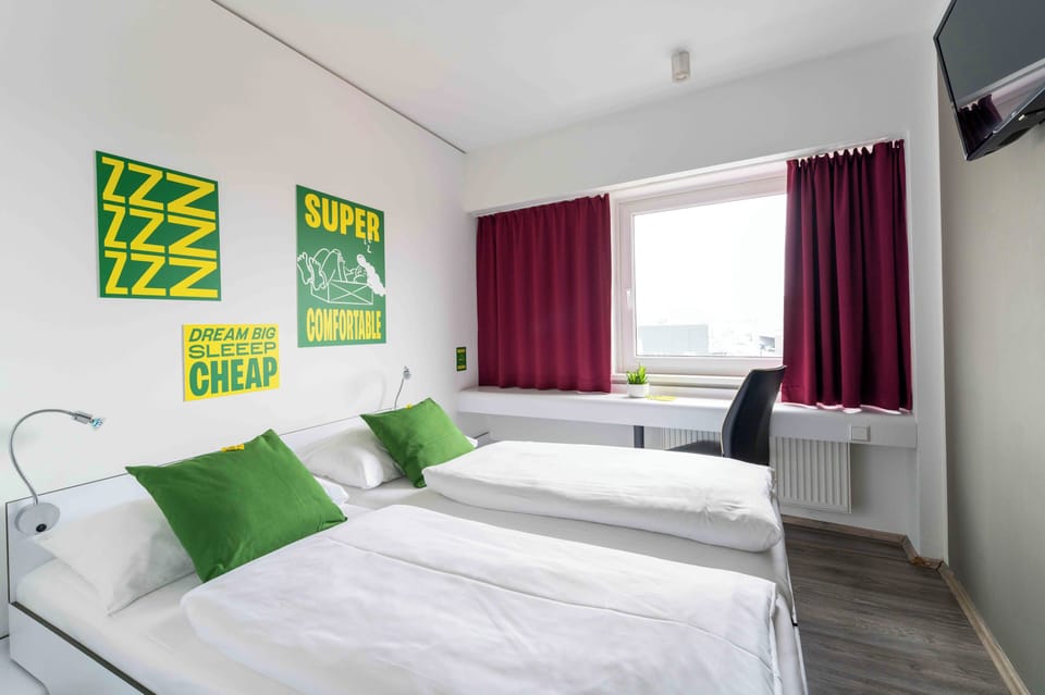 Double Room | Hypo-allergenic bedding, desk, soundproofing, free WiFi