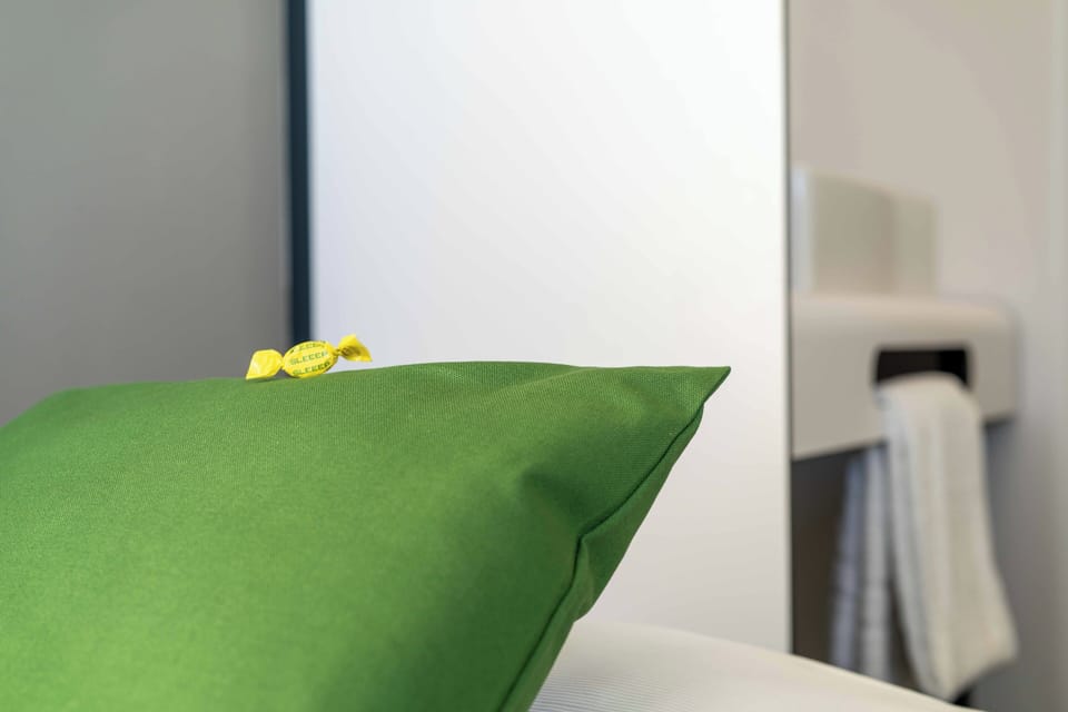 Single Room | Hypo-allergenic bedding, desk, soundproofing, free WiFi