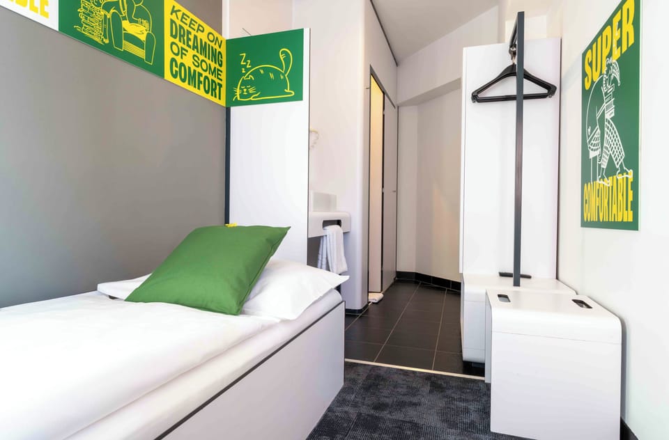 Single Room | Hypo-allergenic bedding, desk, soundproofing, free WiFi