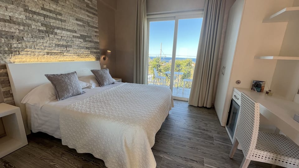 Luxury Double Room (Luxury Room) | Minibar, in-room safe, free WiFi, bed sheets