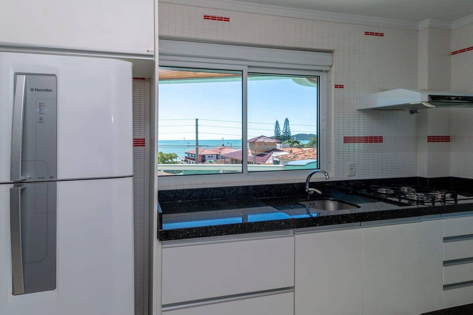 Traditional Apartment | Private kitchen | Fridge, microwave, oven, blender