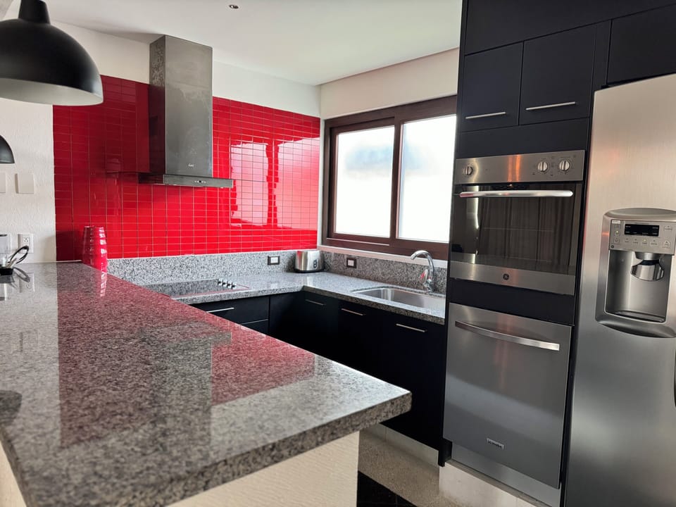 Presidential Room | Private kitchen | Espresso maker, coffee/tea maker