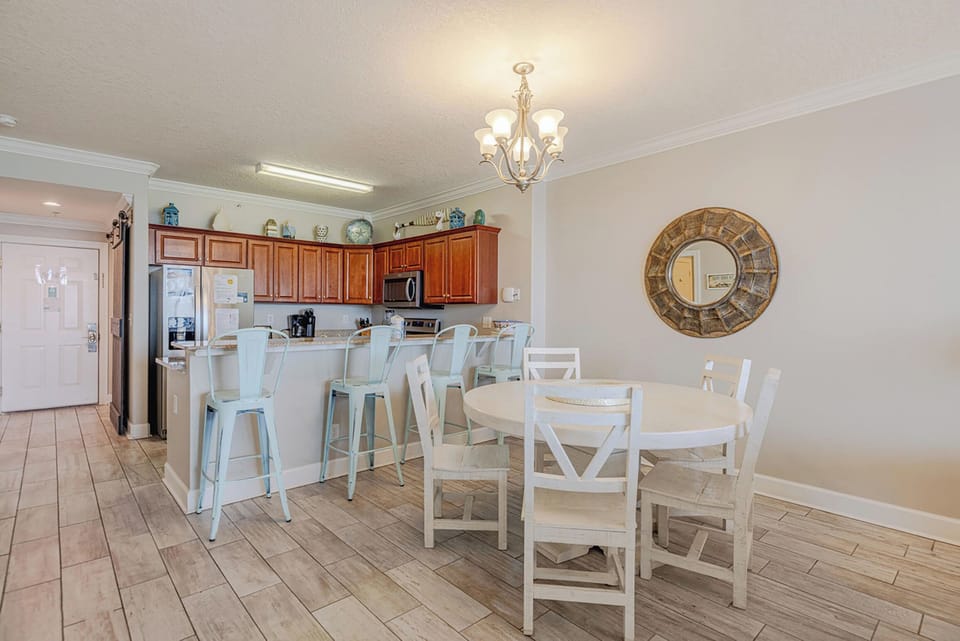 Dining table and eat-in bar seating