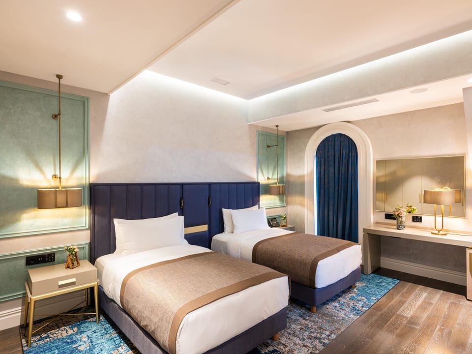 Hypo-allergenic bedding, minibar, in-room safe, soundproofing