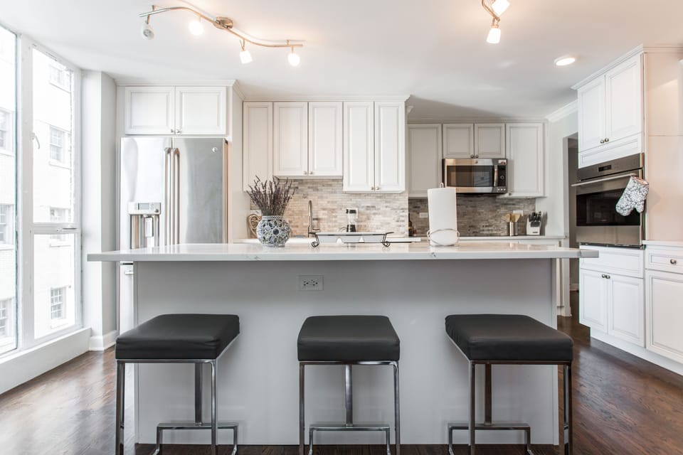 FULL Chef's kitchen with wine cooler, WOLF stove/oven, and all cookware you need