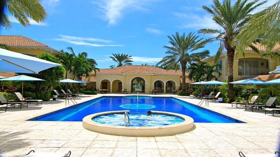 Villa Renaissance reception building and service bar-now serving lunch/breakfast