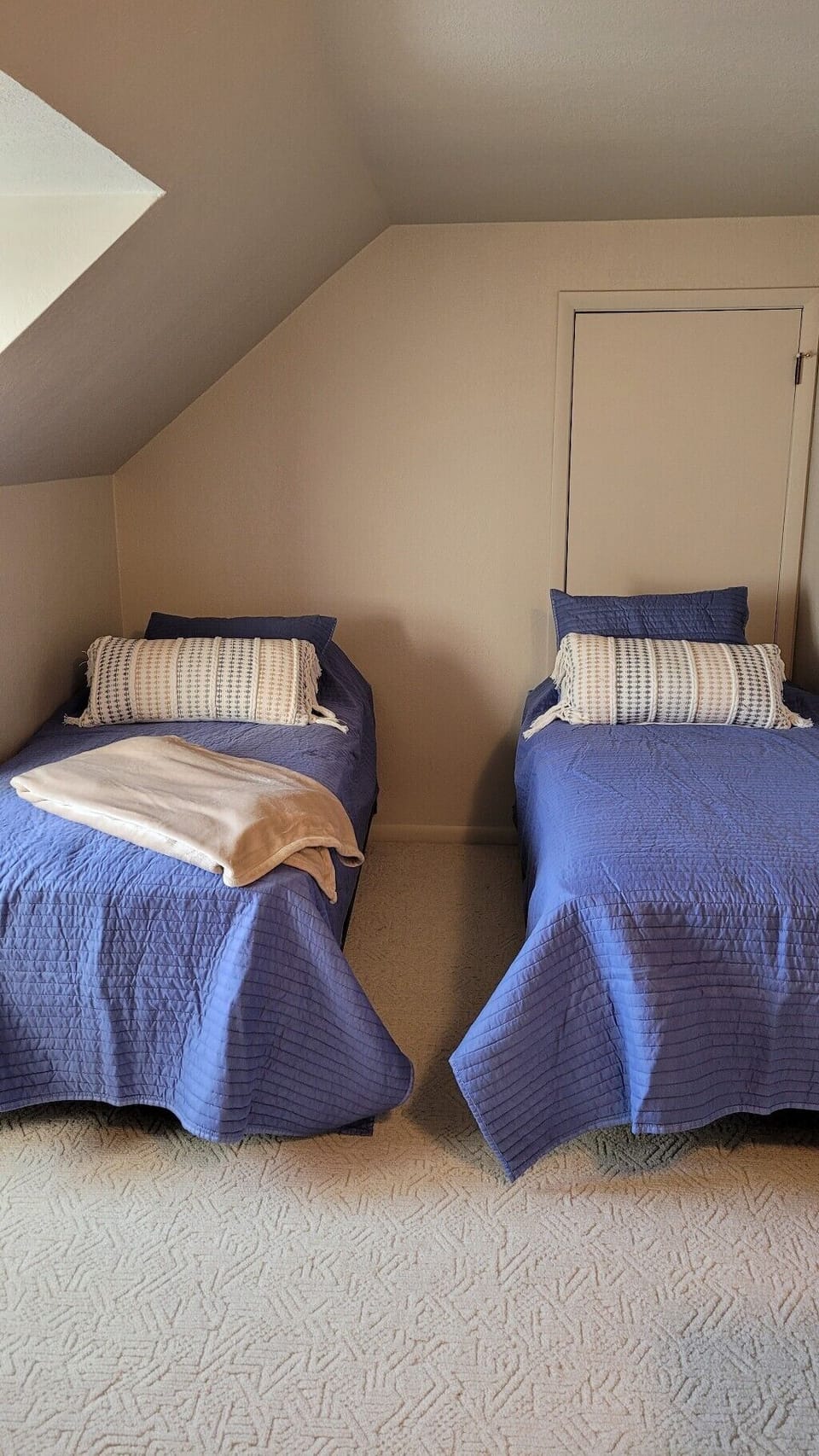 Upstairs Common Area With 2 Twin Beds