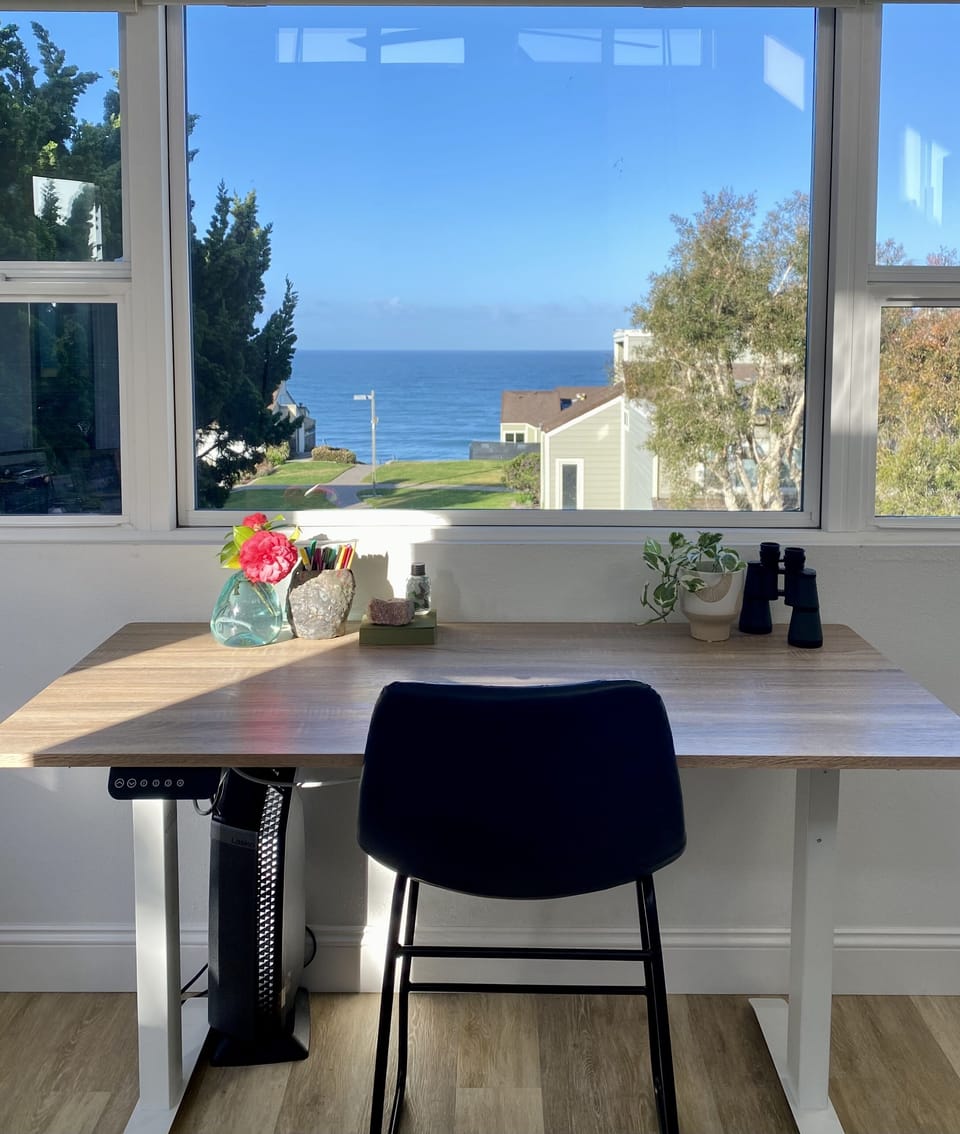 Adjustable desk height for work. Let the ocean fill all your senses. 
