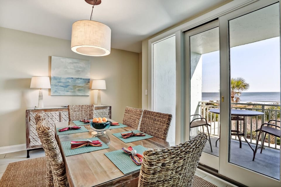 Dining area and table for seating of 6 people