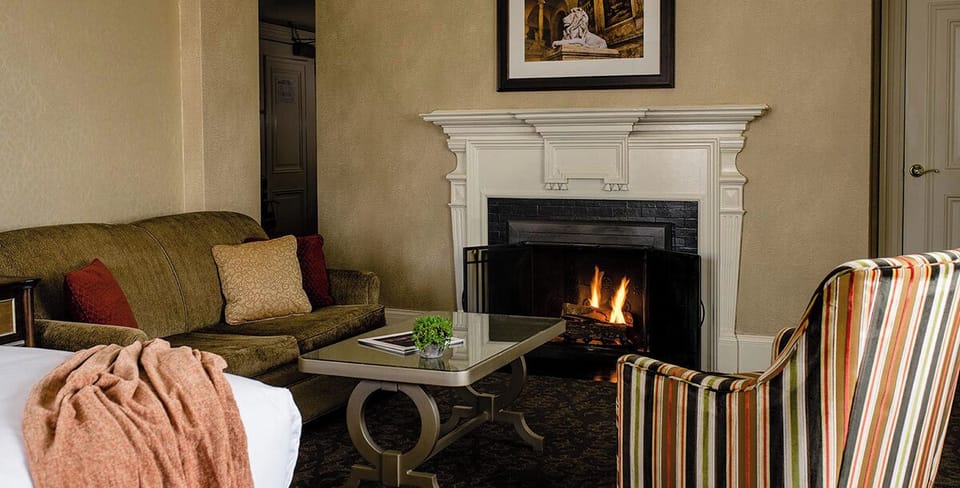 Executive Room, 1 King Bed, Fireplace | In-room safe, desk, laptop workspace, blackout drapes
