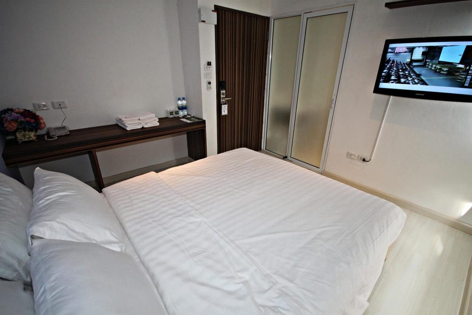 In-room safe, individually furnished, desk, free WiFi