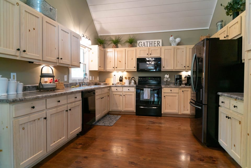 Regular & Keurig coffee maker, blender and large crock pot are all available.