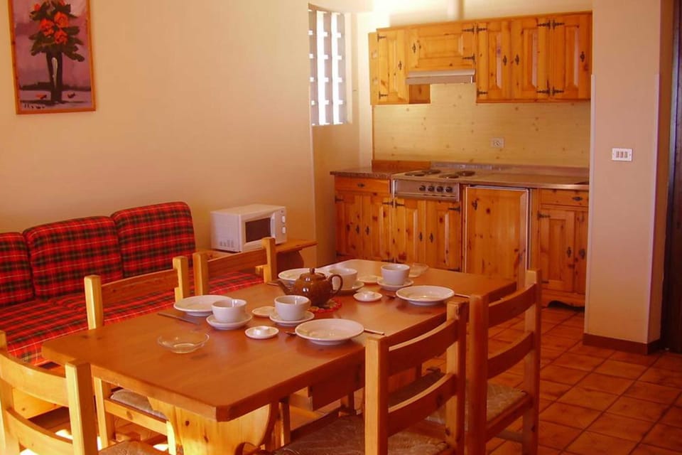 Kitchen and dining area